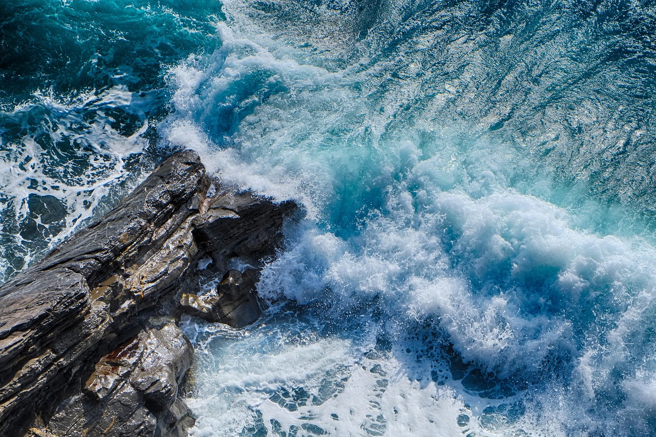 découvrez la stratégie blue ocean, une approche innovante qui permet aux entreprises de se démarquer en créant de nouveaux marchés inexploités, loin de la concurrence directe. adoptez une vision créative pour assurer la croissance et la réussite de votre entreprise.